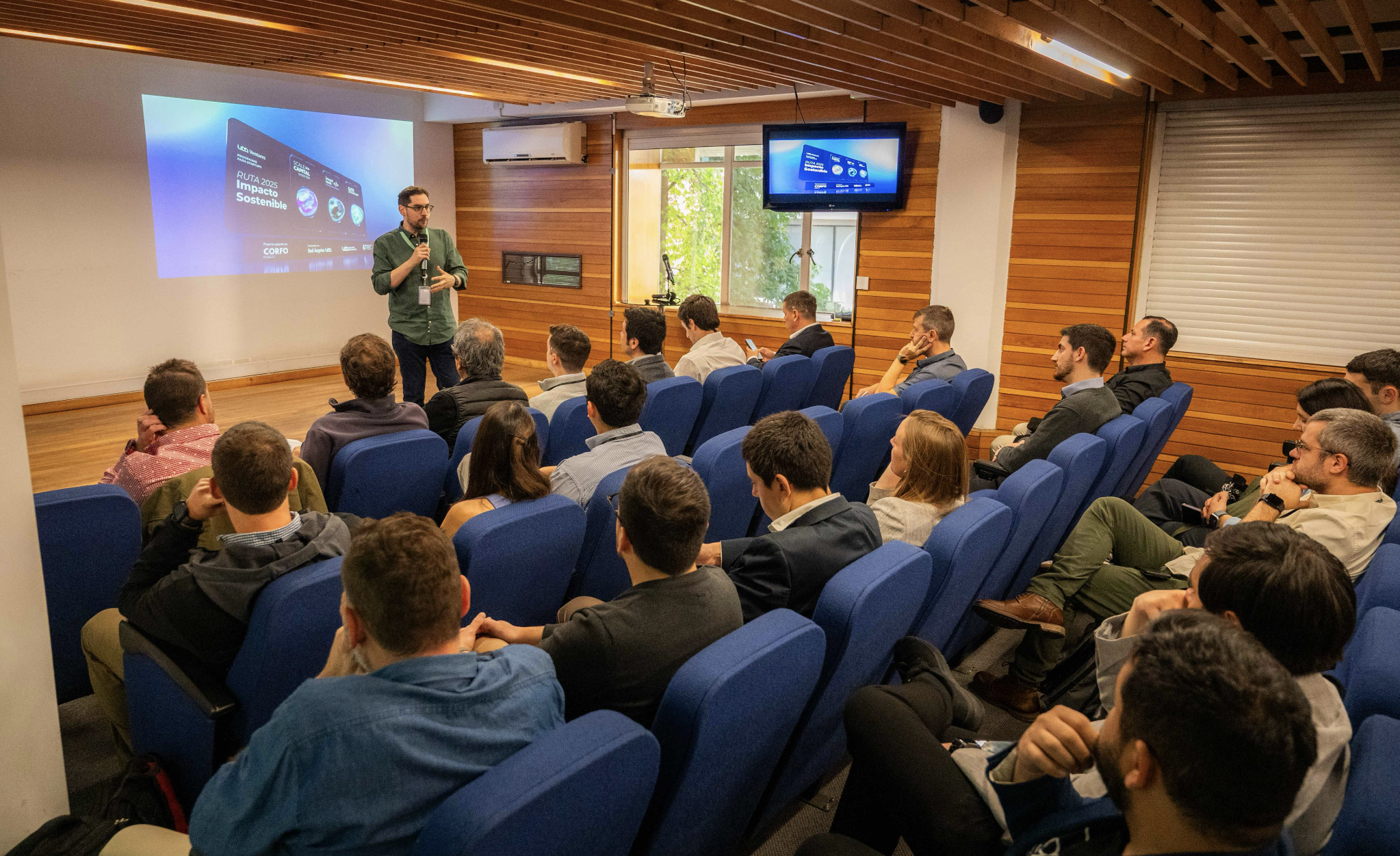 invest tech demoday udd ventures emprendedores sebastina arias innovacion corfo startups inversion inversionistas chile